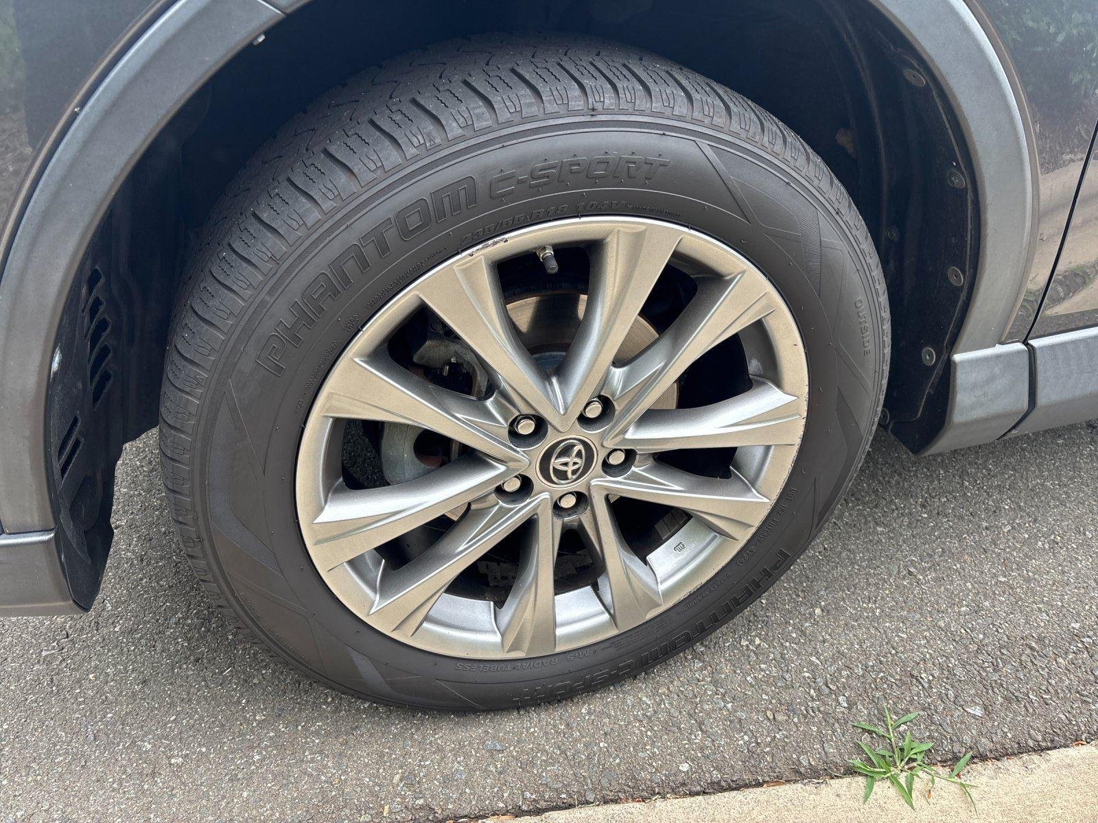 Used 2016 Magnetic Gray Metallic TOYOTA  image 9