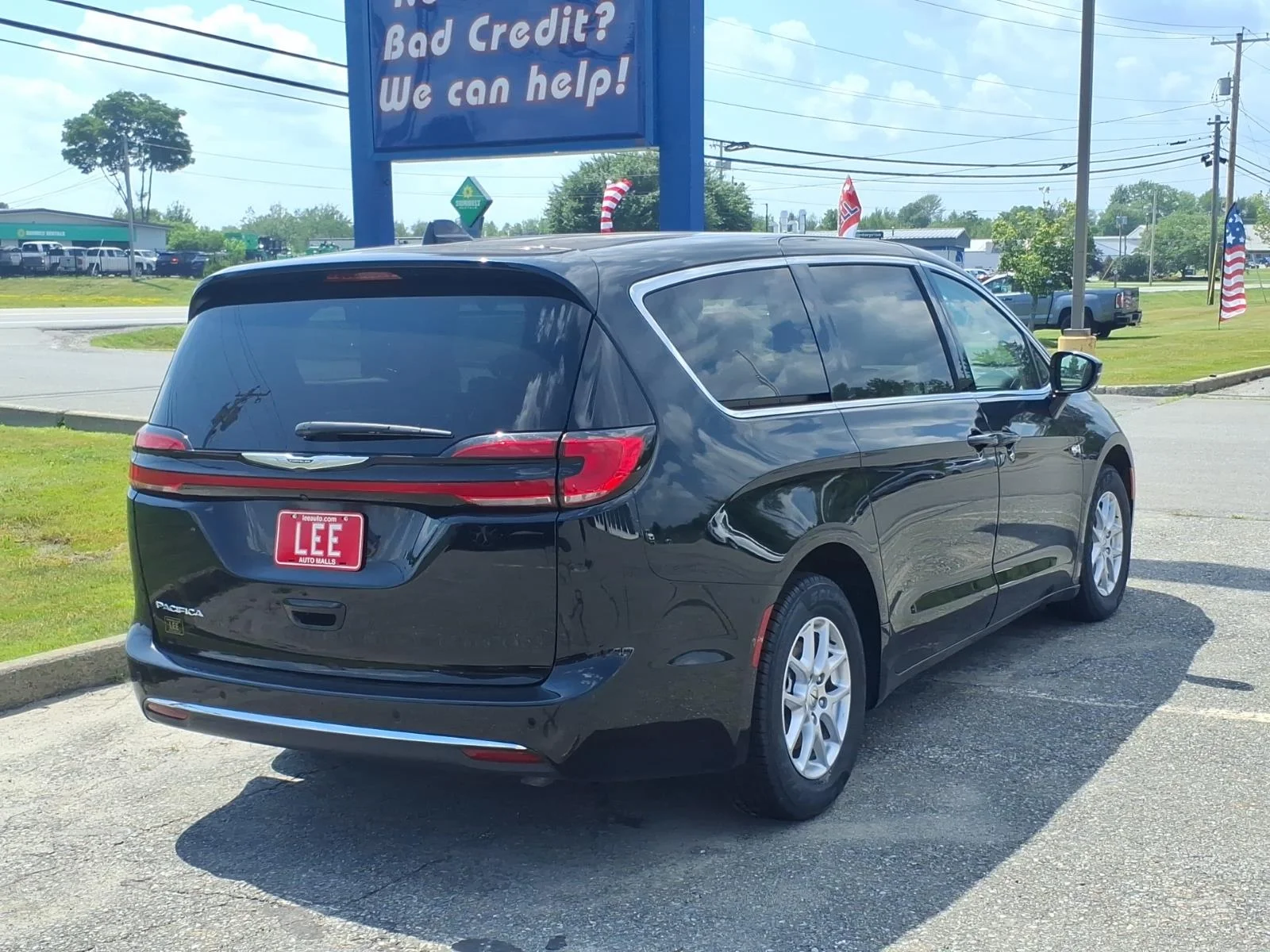 Used 2024 Diamond Black Chrysler Touring L image 5