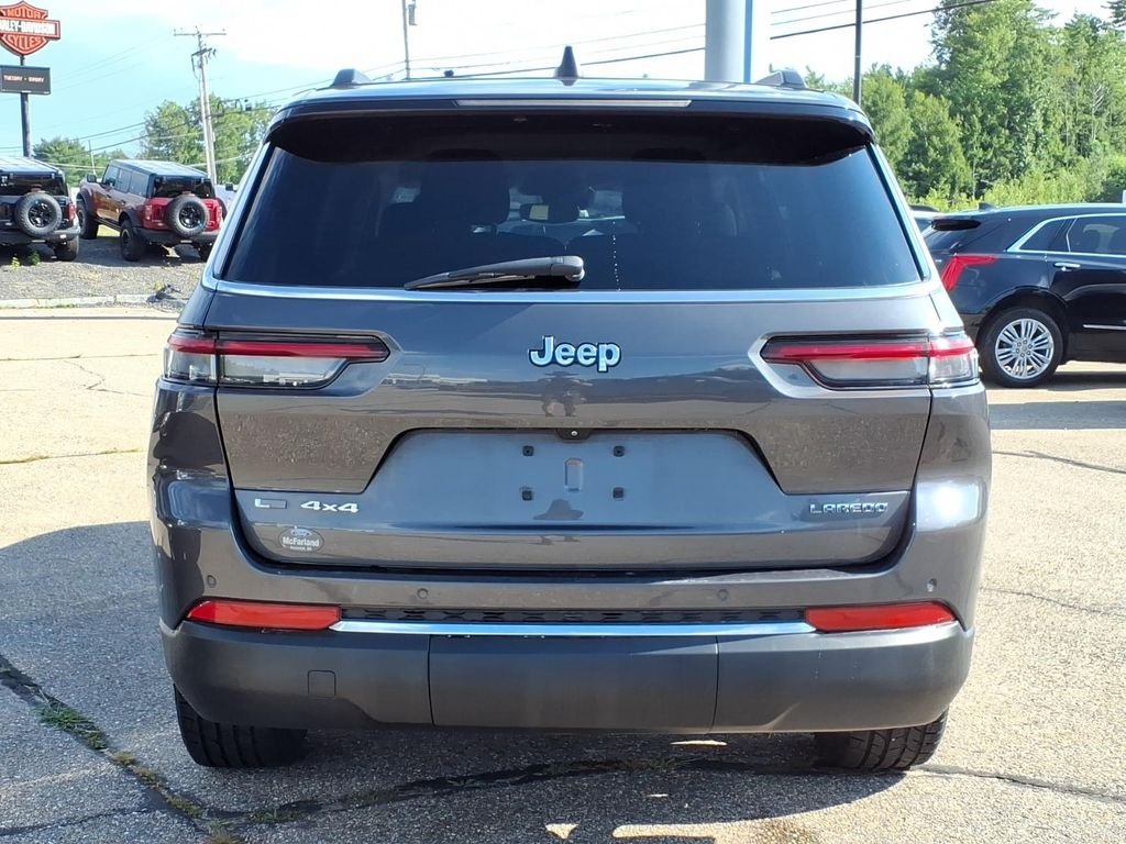 Certified Used 2023 Metallic Jeep Laredo image 5