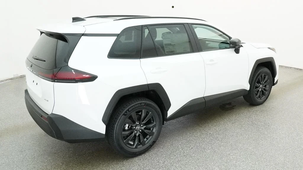 New 2026 Ice Cap Toyota XLE Premium image 18