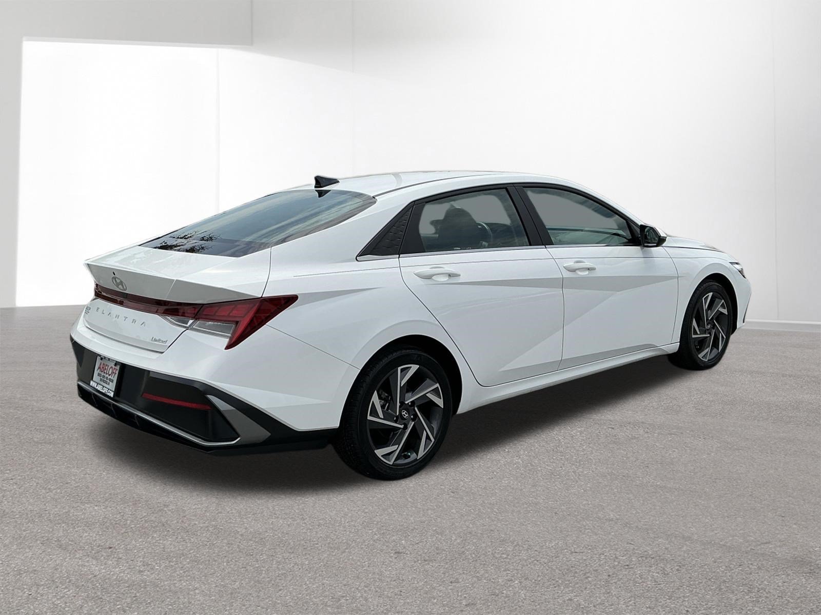 Used 2025 Serenity White Hyundai Limited image 3