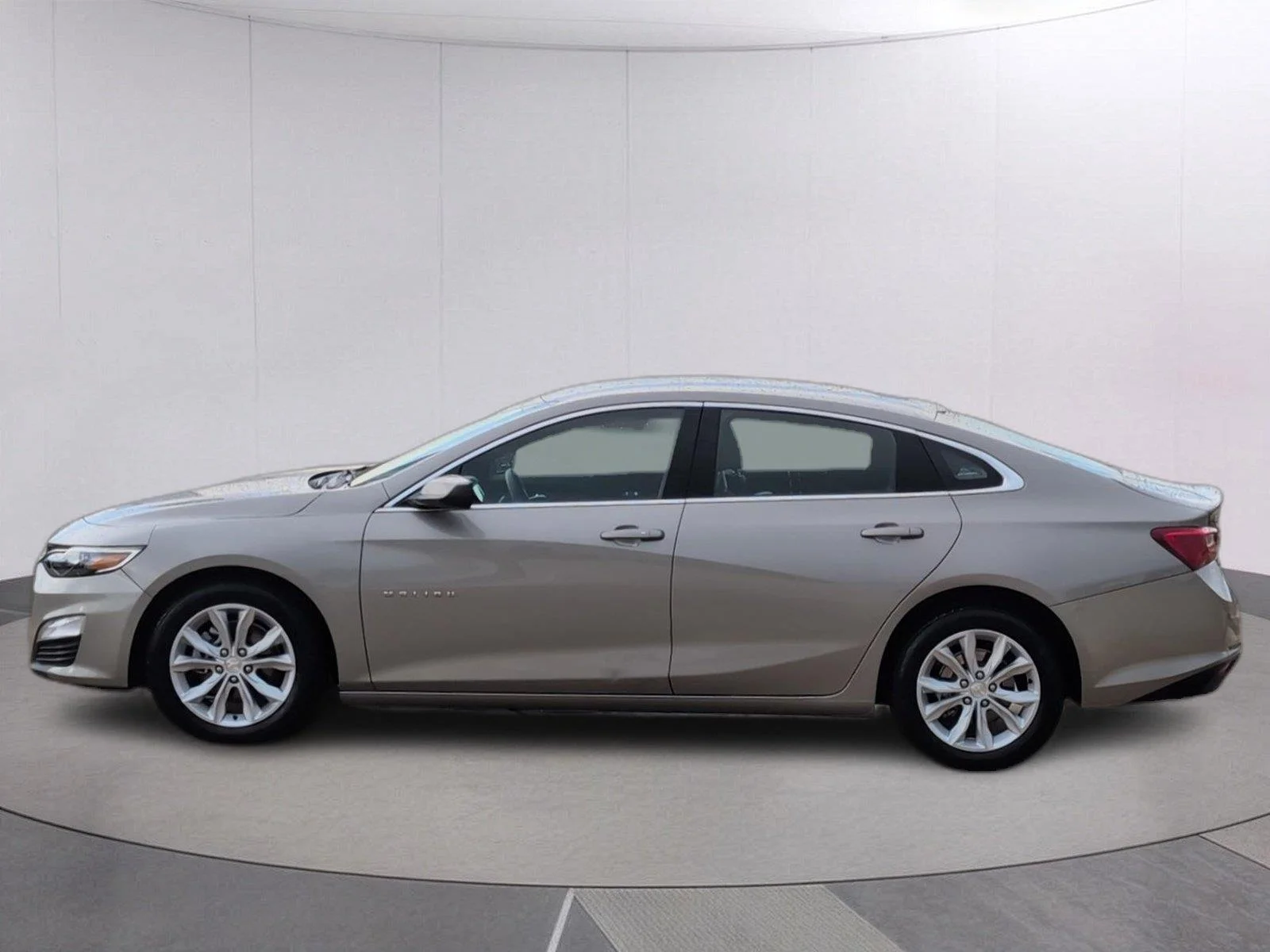 Used 2024 Mineral Gray Metallic Chevrolet LT image 2