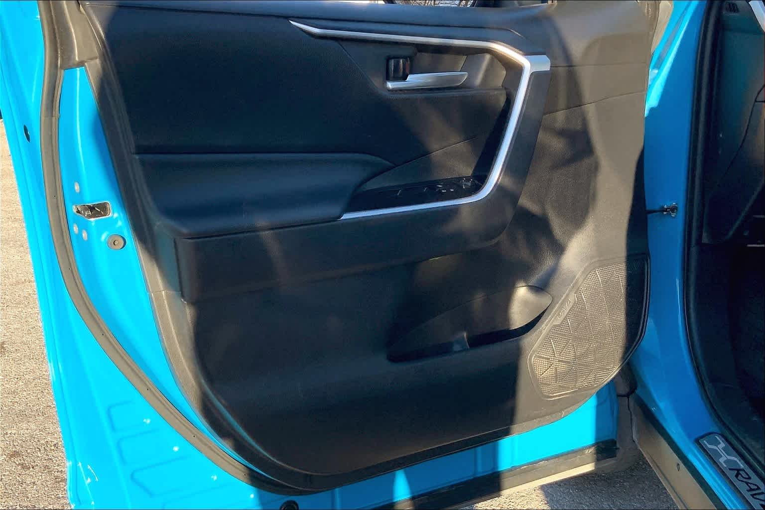 Used 2021 Blue Flame Toyota XLE image 21
