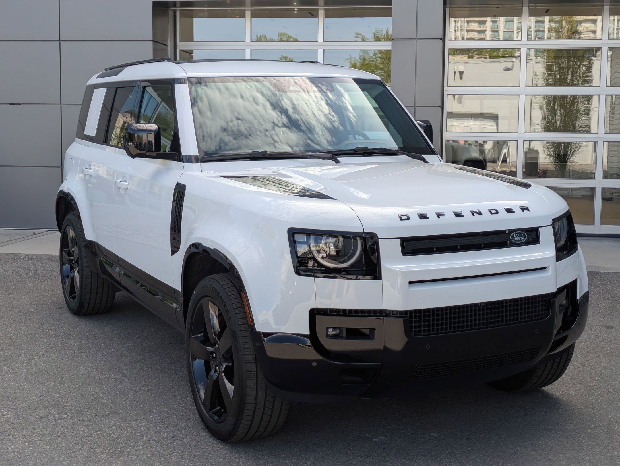 New 2026 Fuji White Land Rover P400 X-Dynamic SE image 3