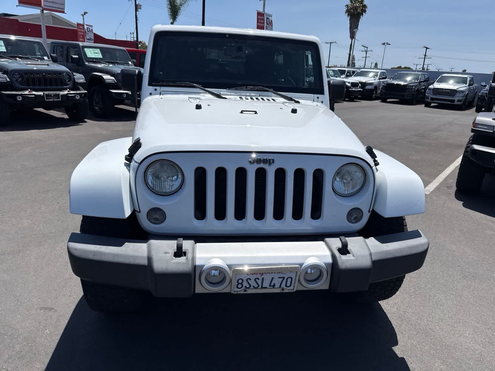 Used 2014 Bright White Clearcoat Jeep Sahara image 5
