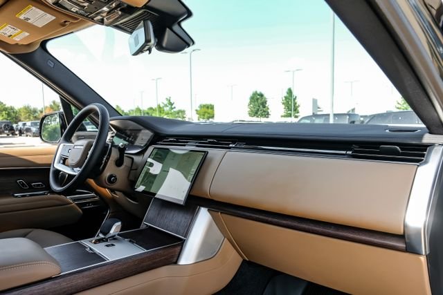 New 2026 Belgravia Green Land Rover SE image 15