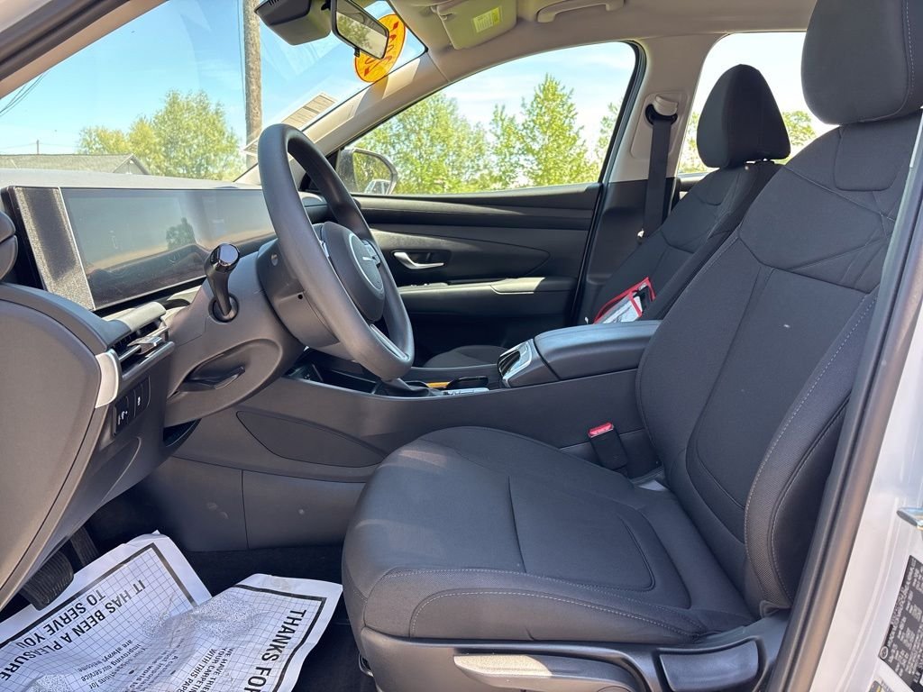 Certified Used 2025 White Hyundai SE image 18