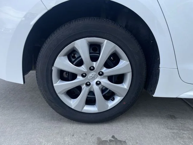 2025 Toyota Corolla LE - Photo 35