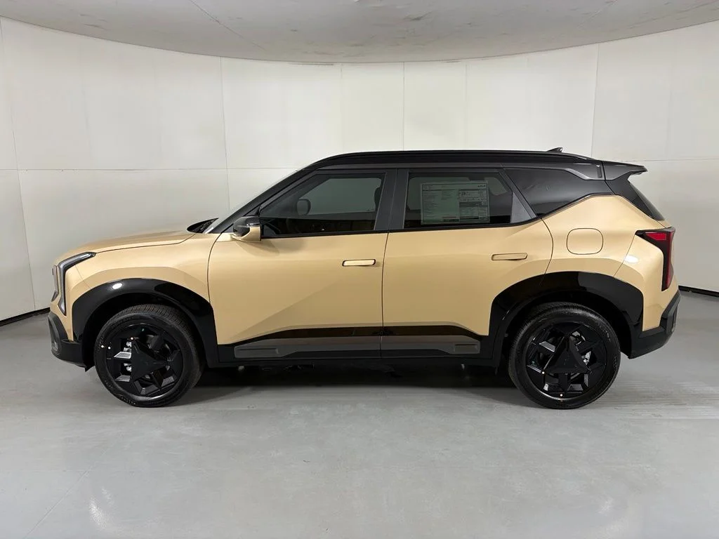 New 2027 Terrain Brown / Black Roof Kia X-Line S image 5