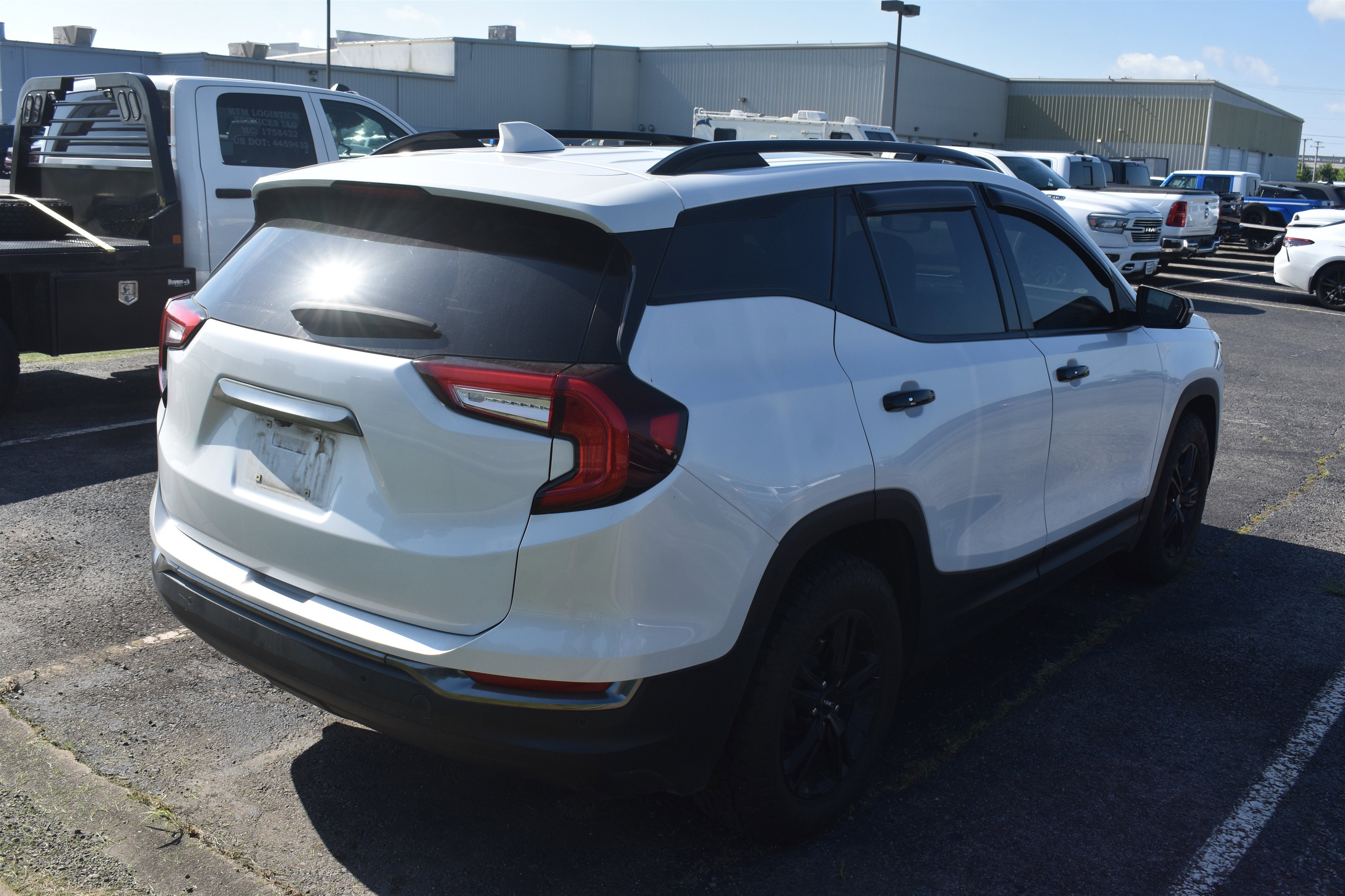 Used 2022 White Frost Tricoat GMC AT4 image 5