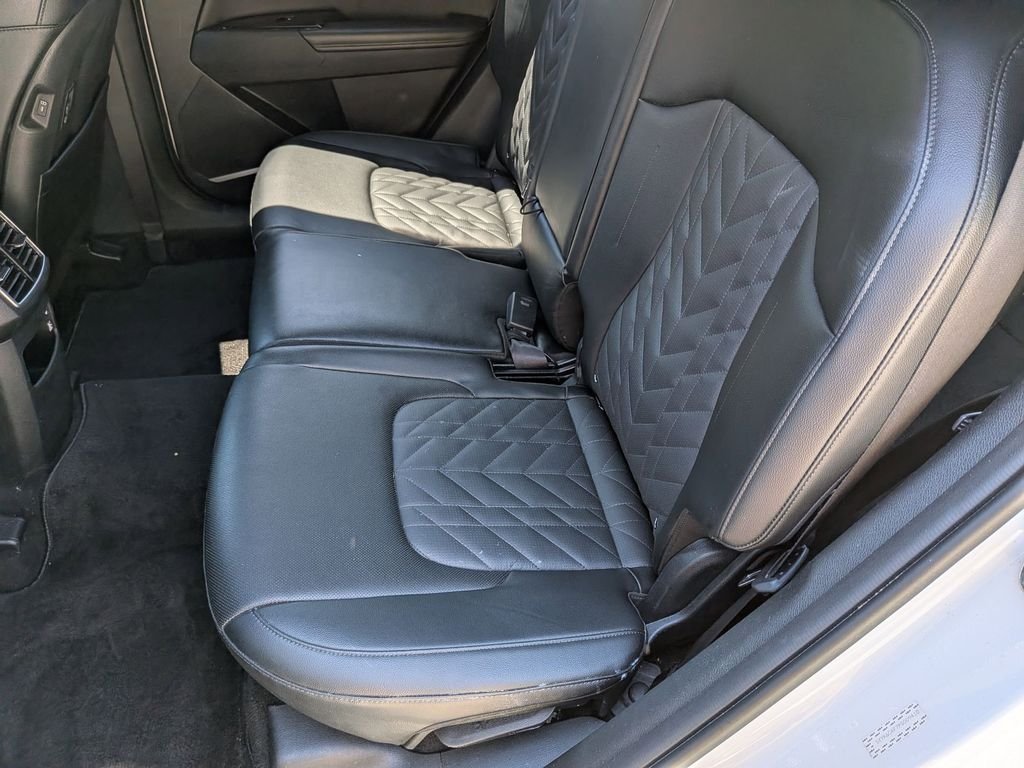 Used 2023 White Kia X-Line image 22
