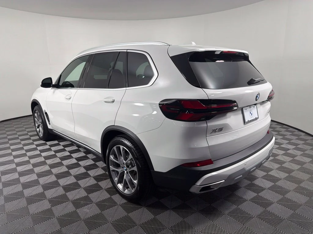 Certified Used 2026 Alpine White BMW xDrive40i image 7