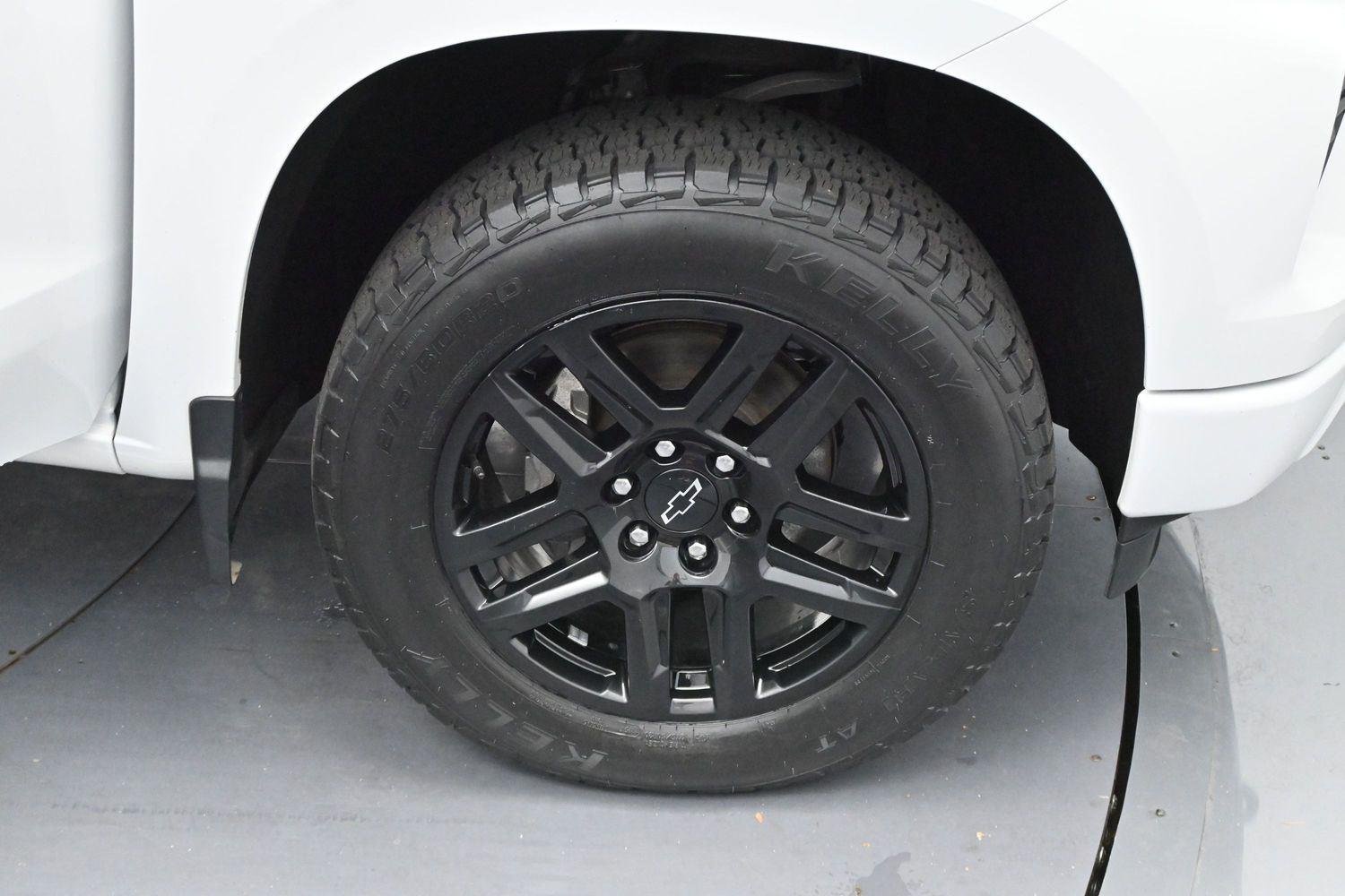 Used 2023 Summit White Chevrolet RST image 32