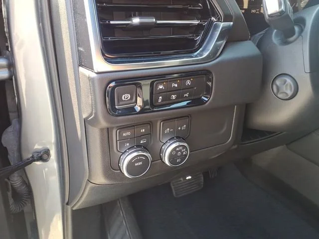 Used 2025 Sterling Metallic GMC Denali image 17