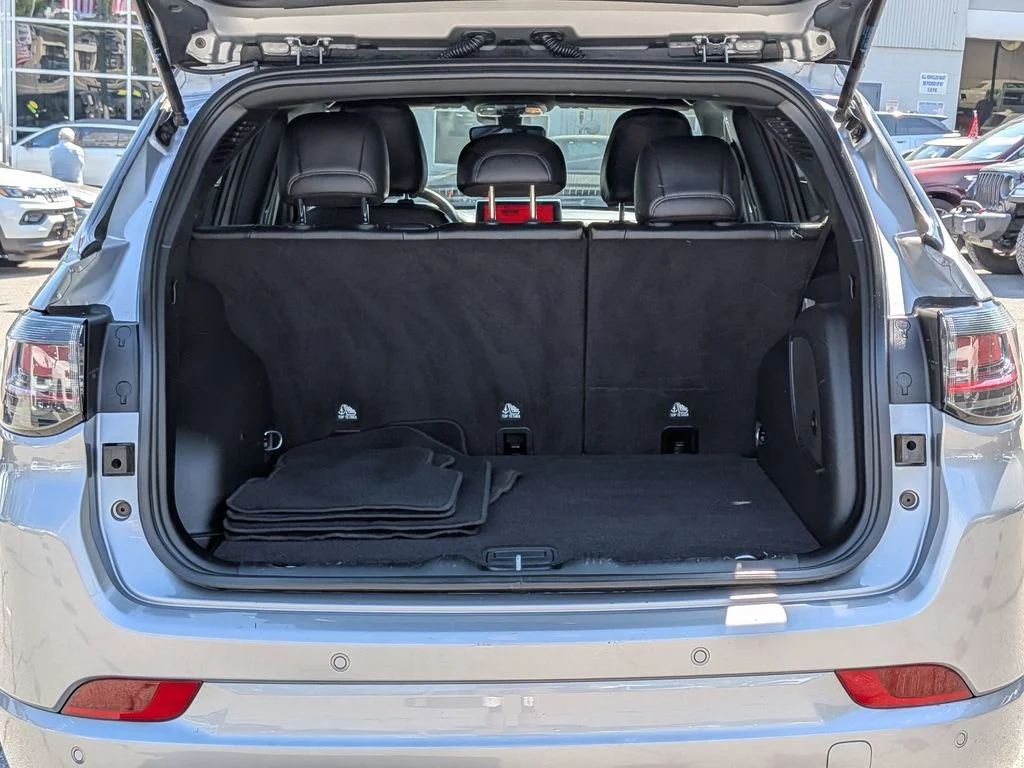 Used 2024 Gray Jeep Limited image 8