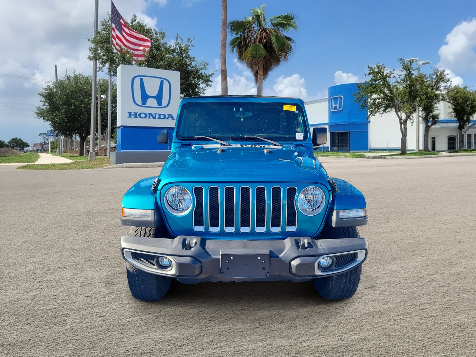 Used 2020 Bikini Pearlcoat Jeep Sahara image 2