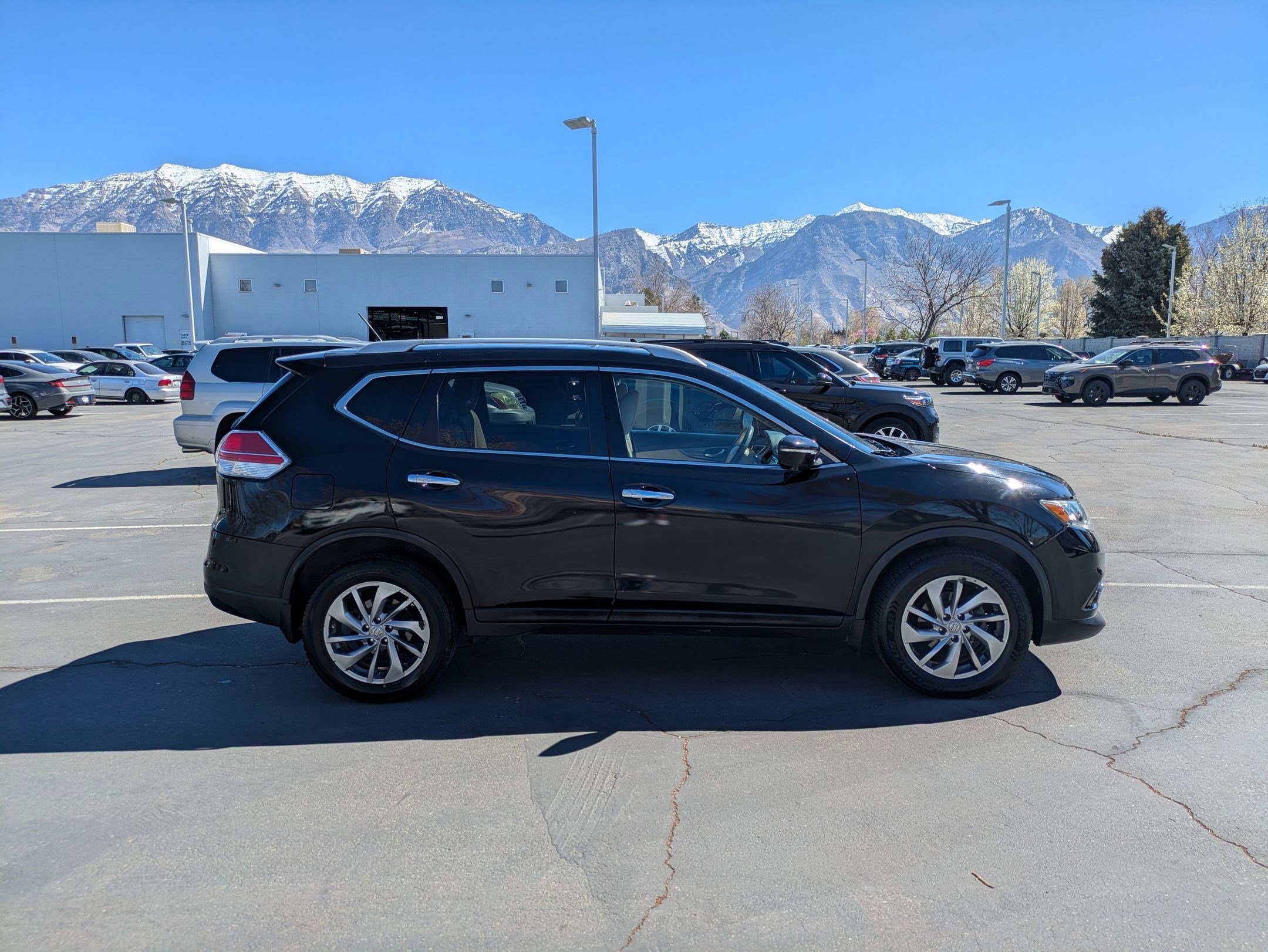 Used 2015 Nissan Rogue SL with VIN 5N1AT2MV7FC774472 for sale in Orem, UT
