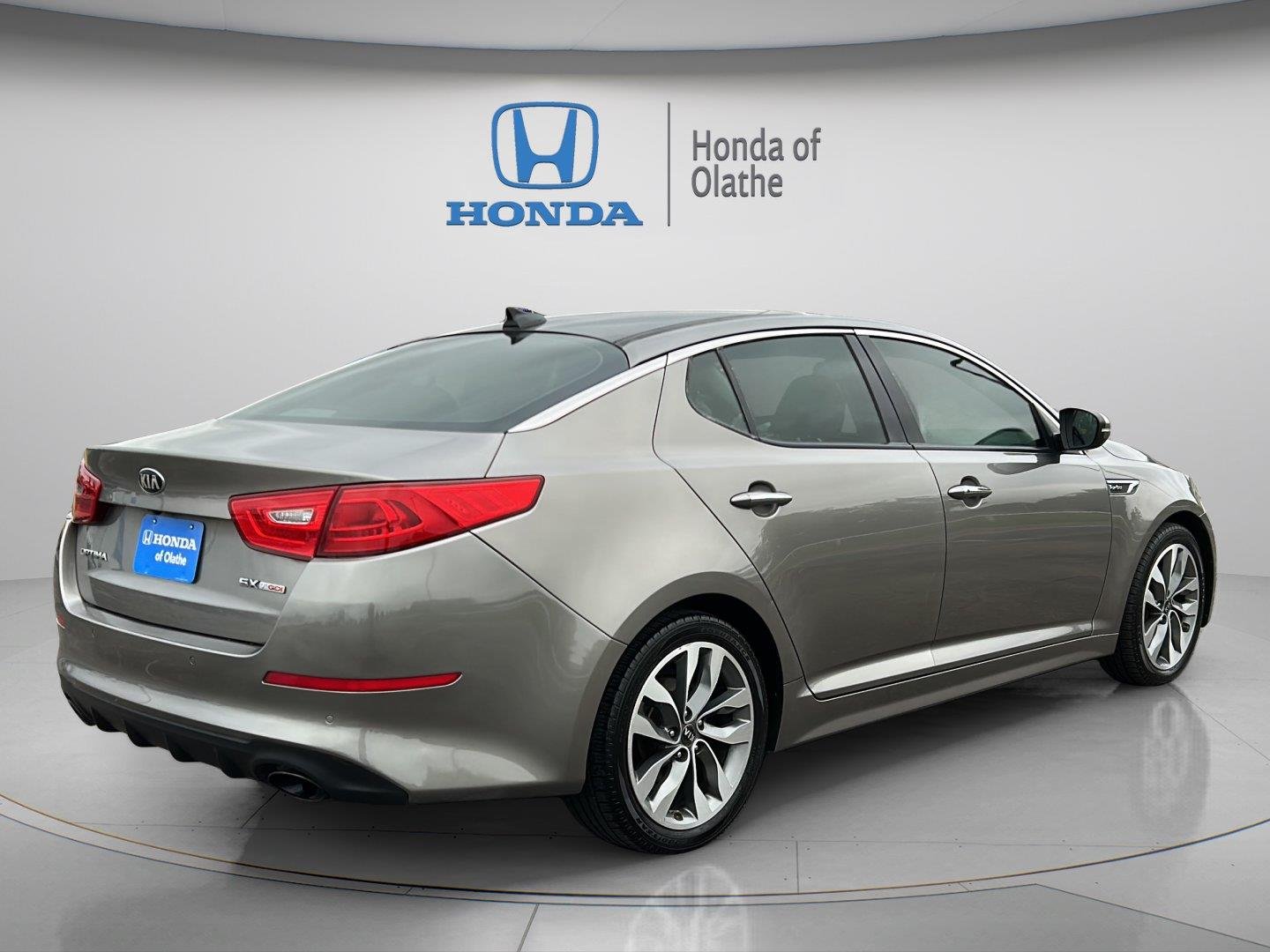 Used 2015 Titanium Kia SX Turbo image 3