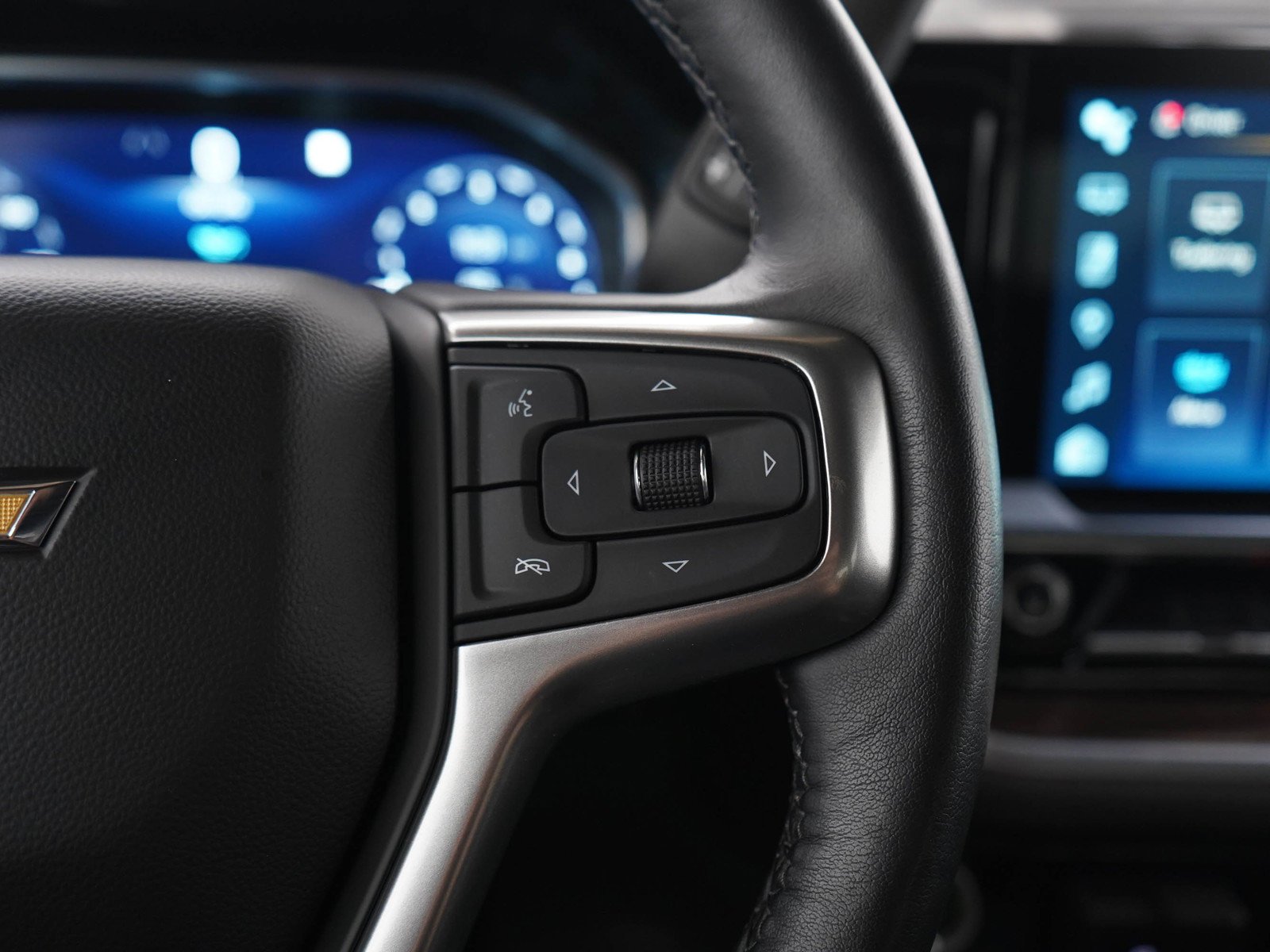Used 2022 Northsky Blue Metallic Chevrolet LT image 25