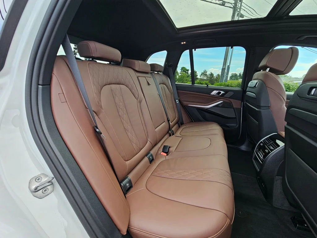 Used 2026 Mineral White Metallic BMW M60i image 23