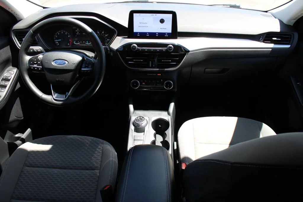 Used 2022 Oxford White Ford SE image 14