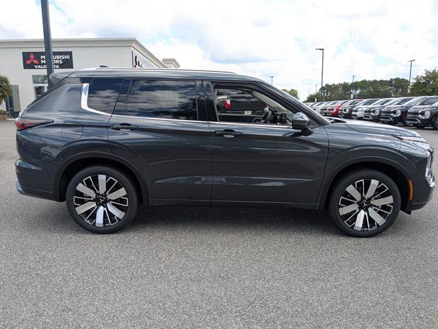 Used 2025 Graphite Gray Mitsubishi SEL image 3