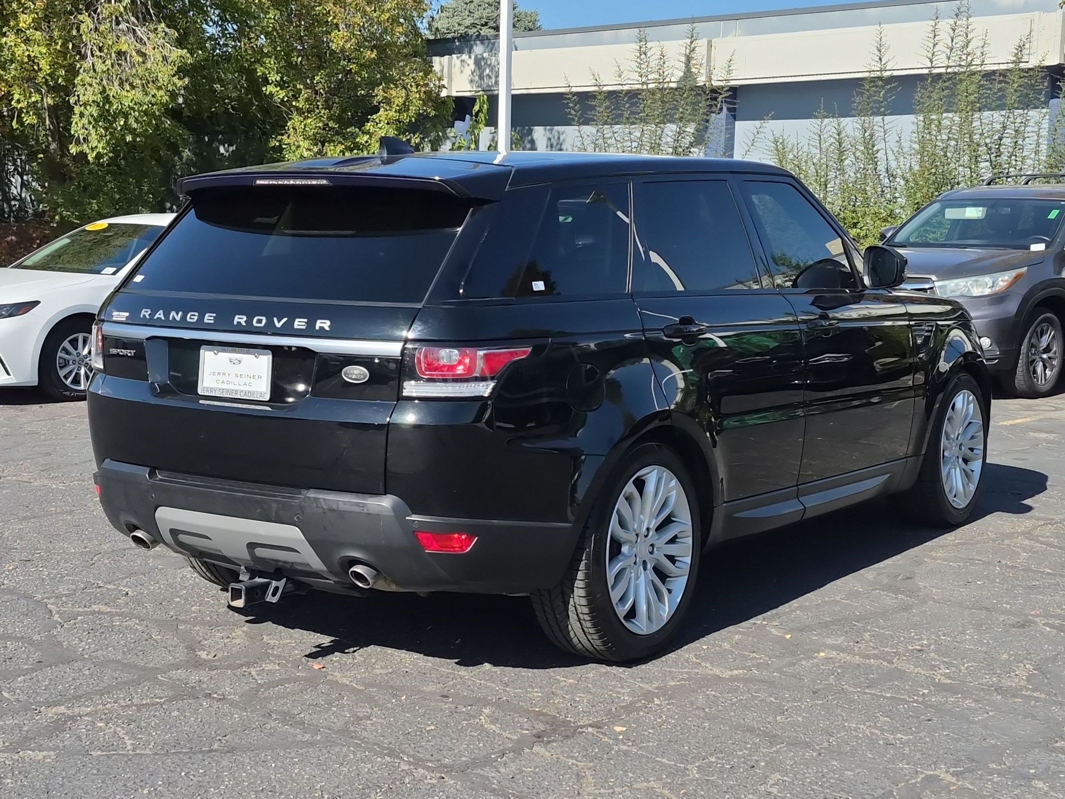 Used 2017  Land Rover SE image 5