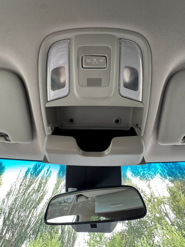 Used 2022 Snow White Pearl Kia LX image 21