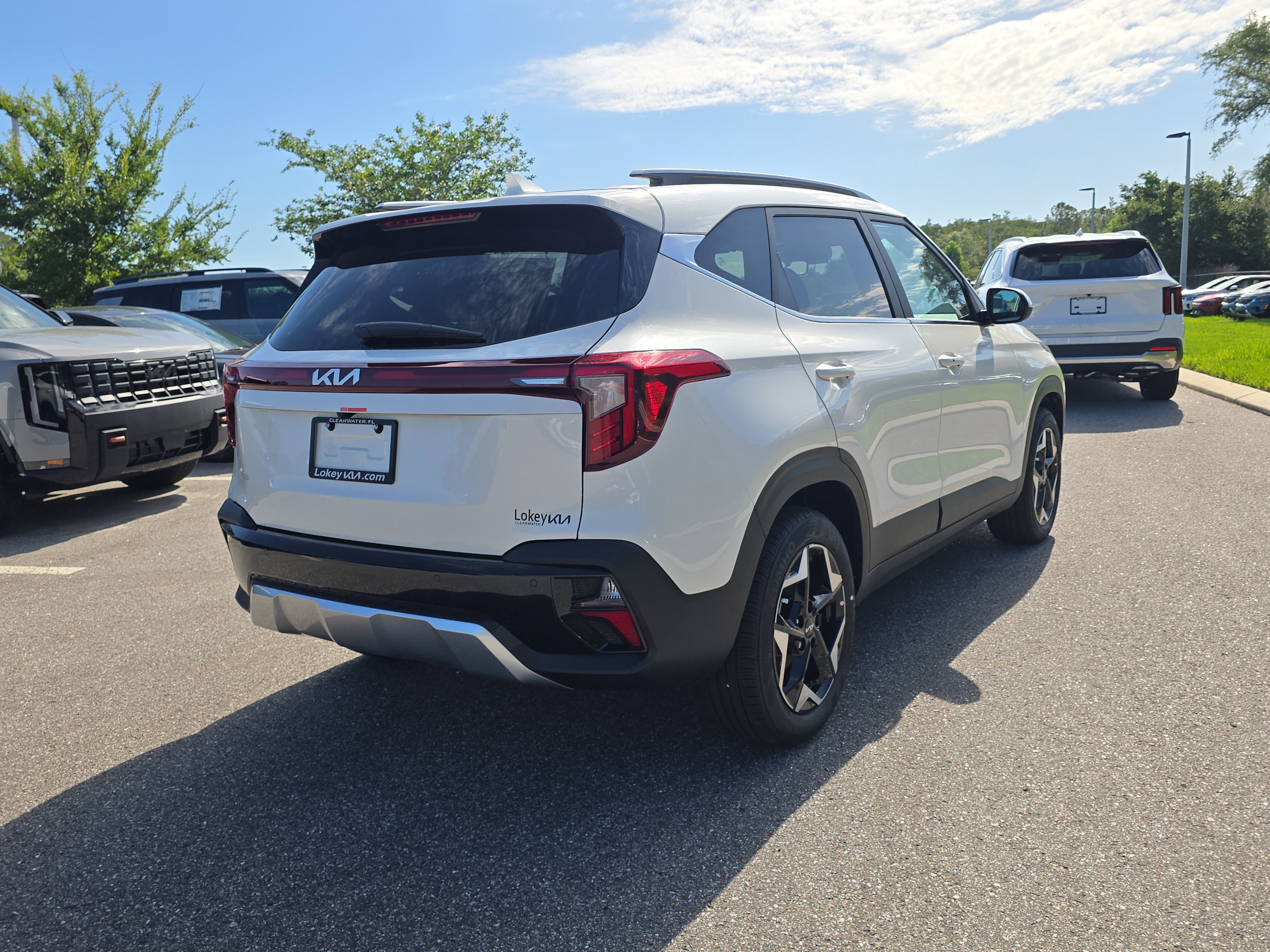 New 2026 Snow White Pearl Kia EX image 8