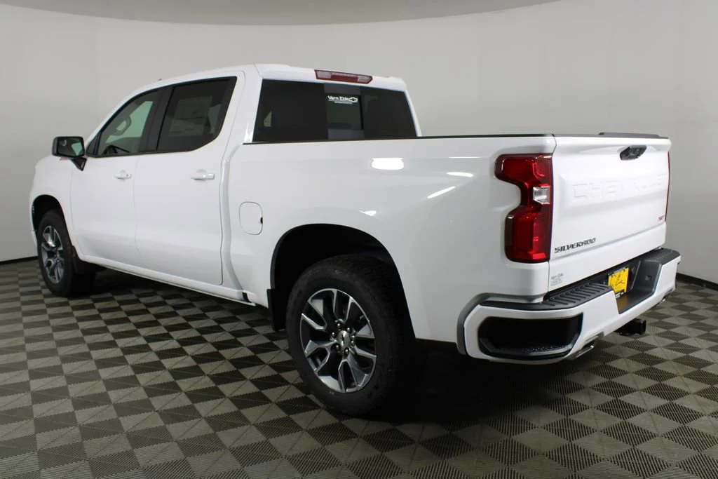New 2026 Summit White Chevrolet RST image 4