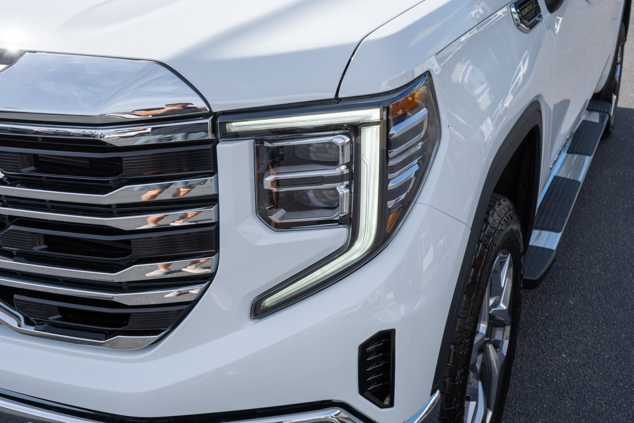 2026 GMC Sierra 1500 SLT - Photo 9