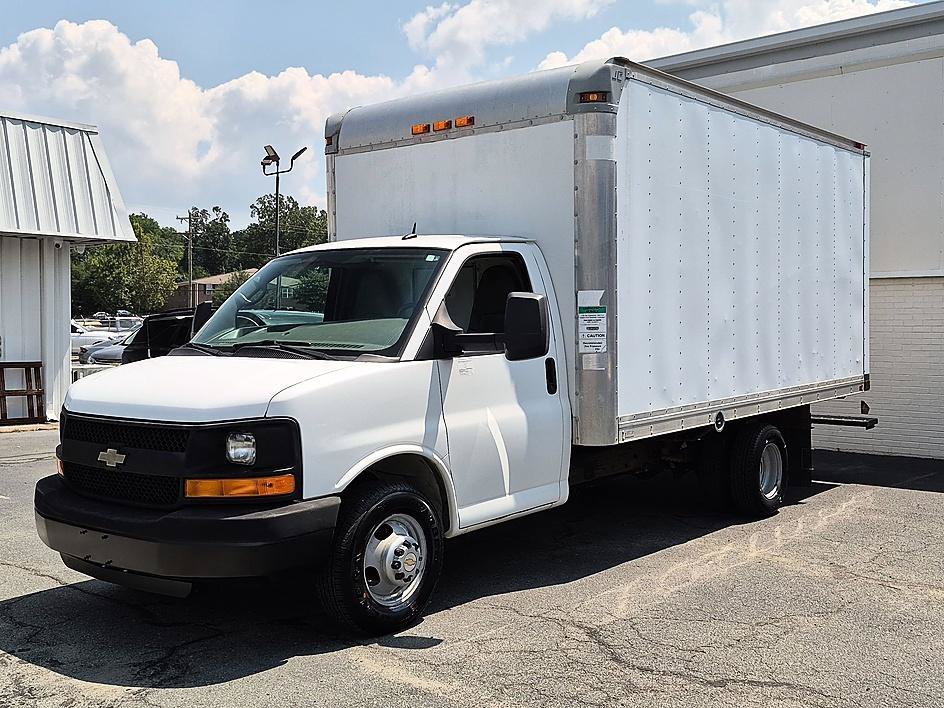 Used 2014 Summit White Chevrolet Work Van image 1