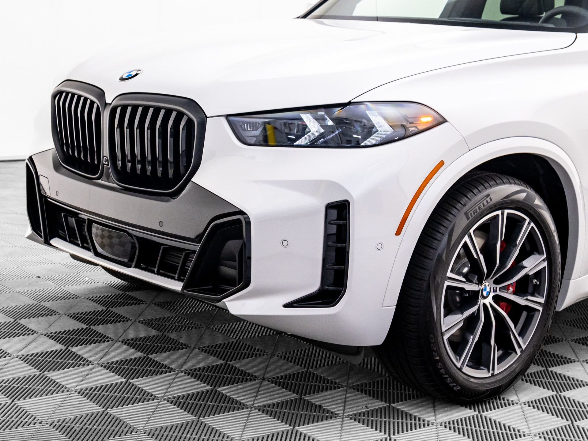 Certified Used 2026 Mineral White Metallic BMW xDrive40i image 35