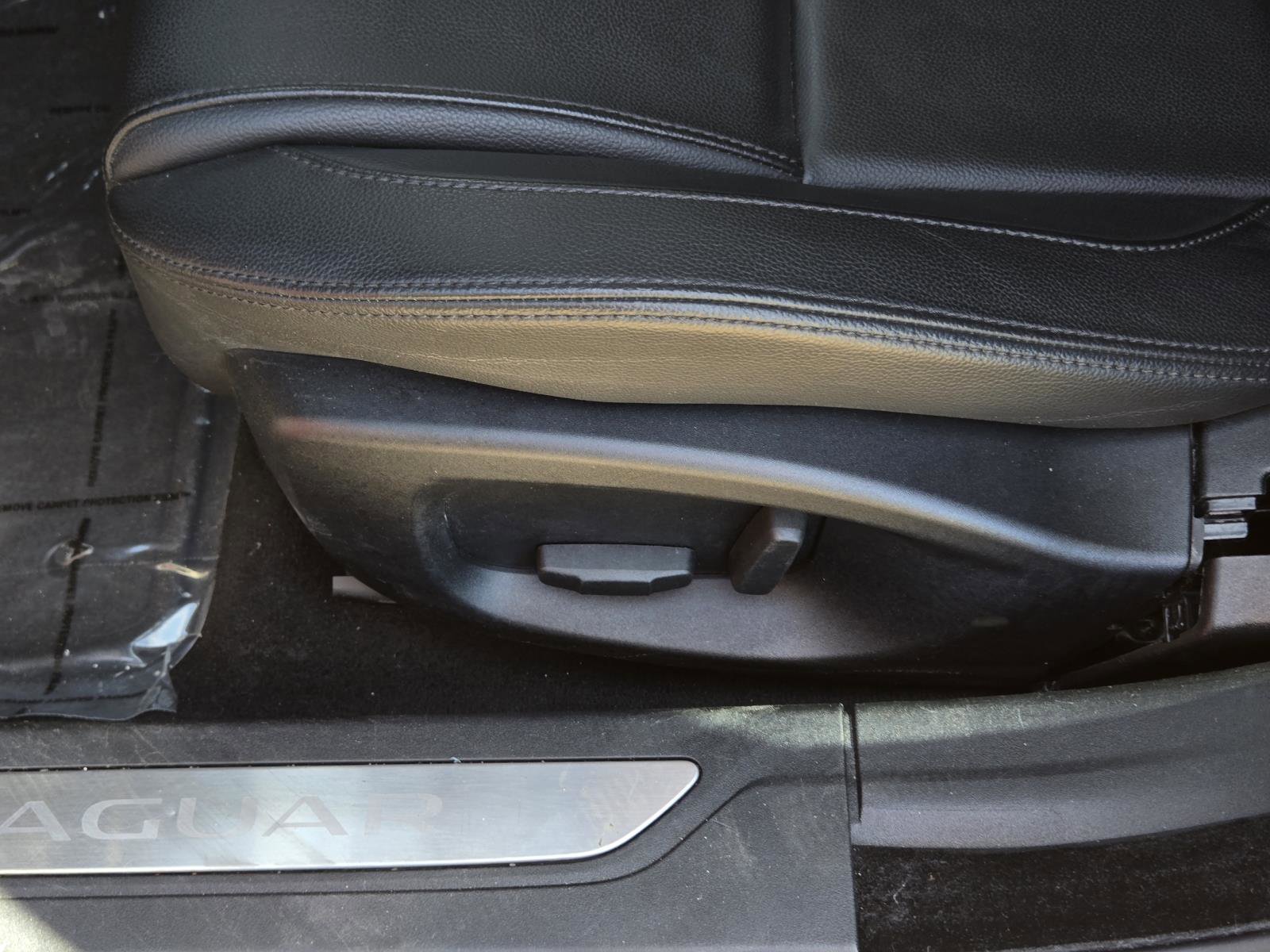 Used 2017  Jaguar 35t Premium image 29