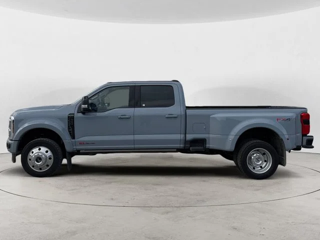 Used 2025  Ford Platinum image 2