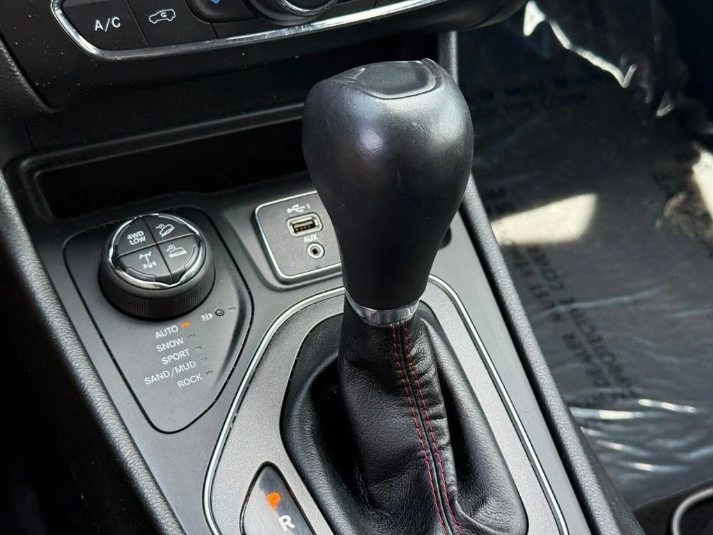 Used 2019 Red Jeep Trailhawk image 21