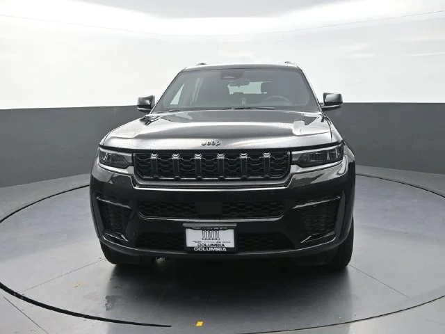 New 2027 High-Gloss Black Paint Jeep Laredo Altitude image 3