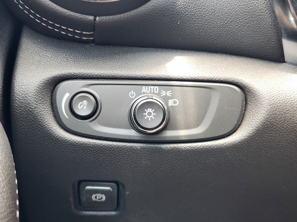 Used 2025 Black Chevrolet LT image 21