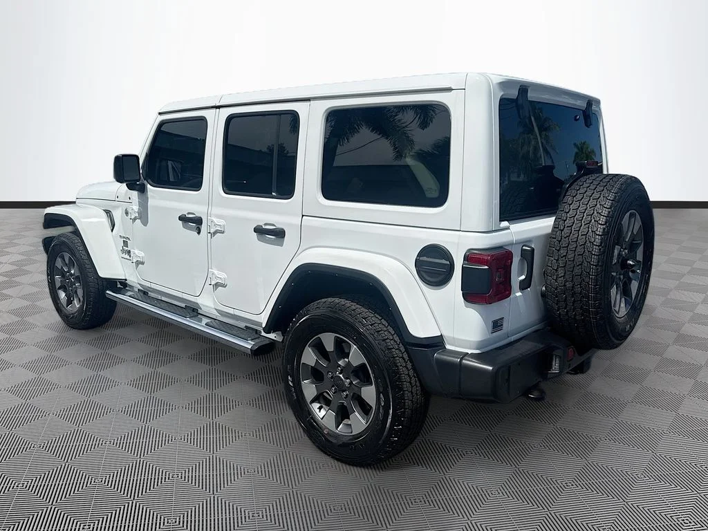 Used 2023 White Jeep Sahara image 8