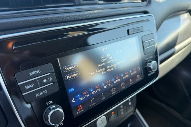 Used 2019 Blue Nissan SV image 17