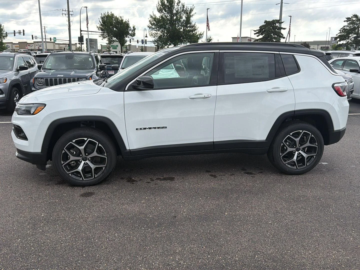 New 2026 Bright White Clear-Coat Exterior Paint Jeep Limited image 4