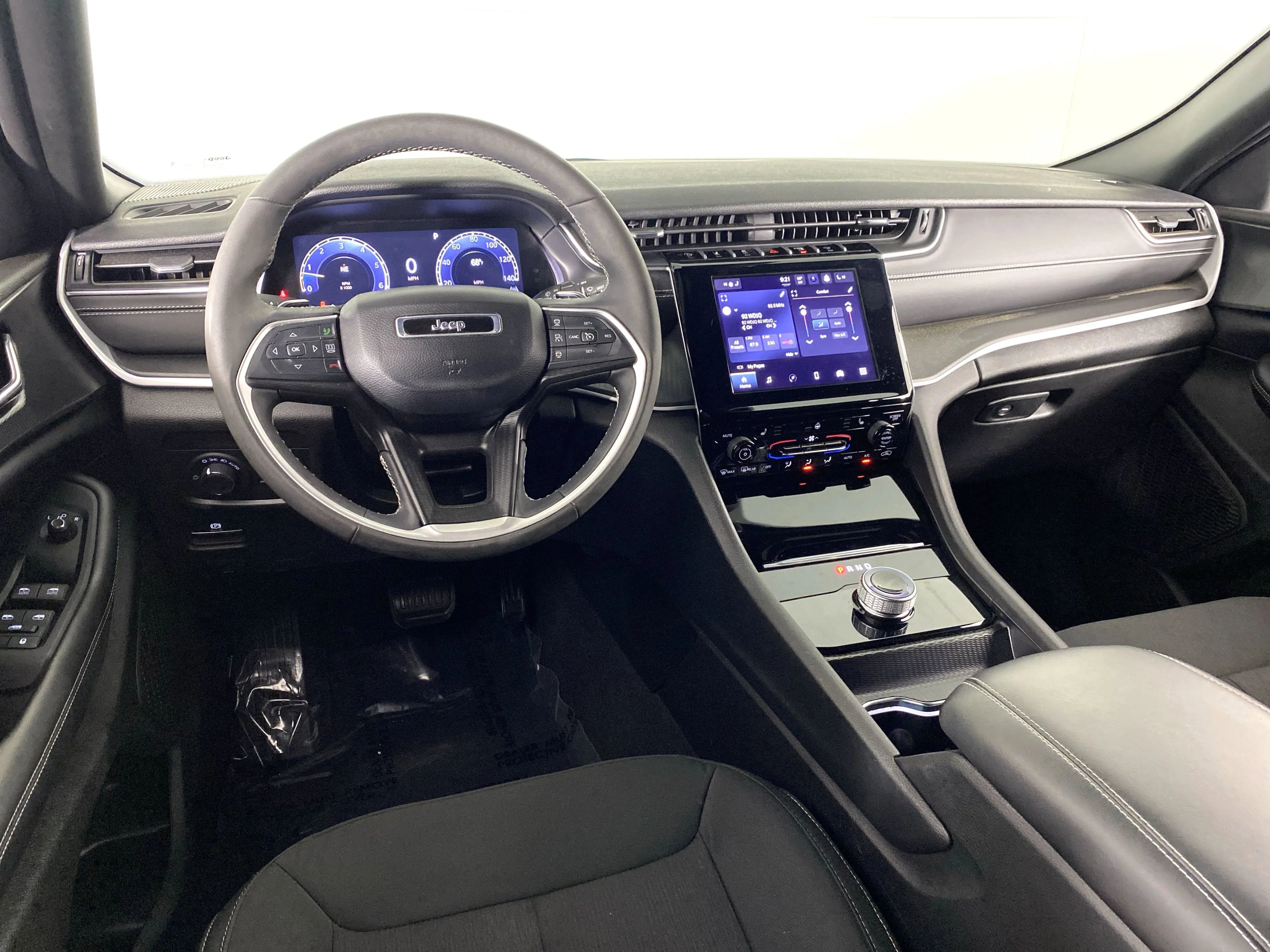Used 2024 Diamond Black Crystal Pearlcoat Jeep Laredo image 18