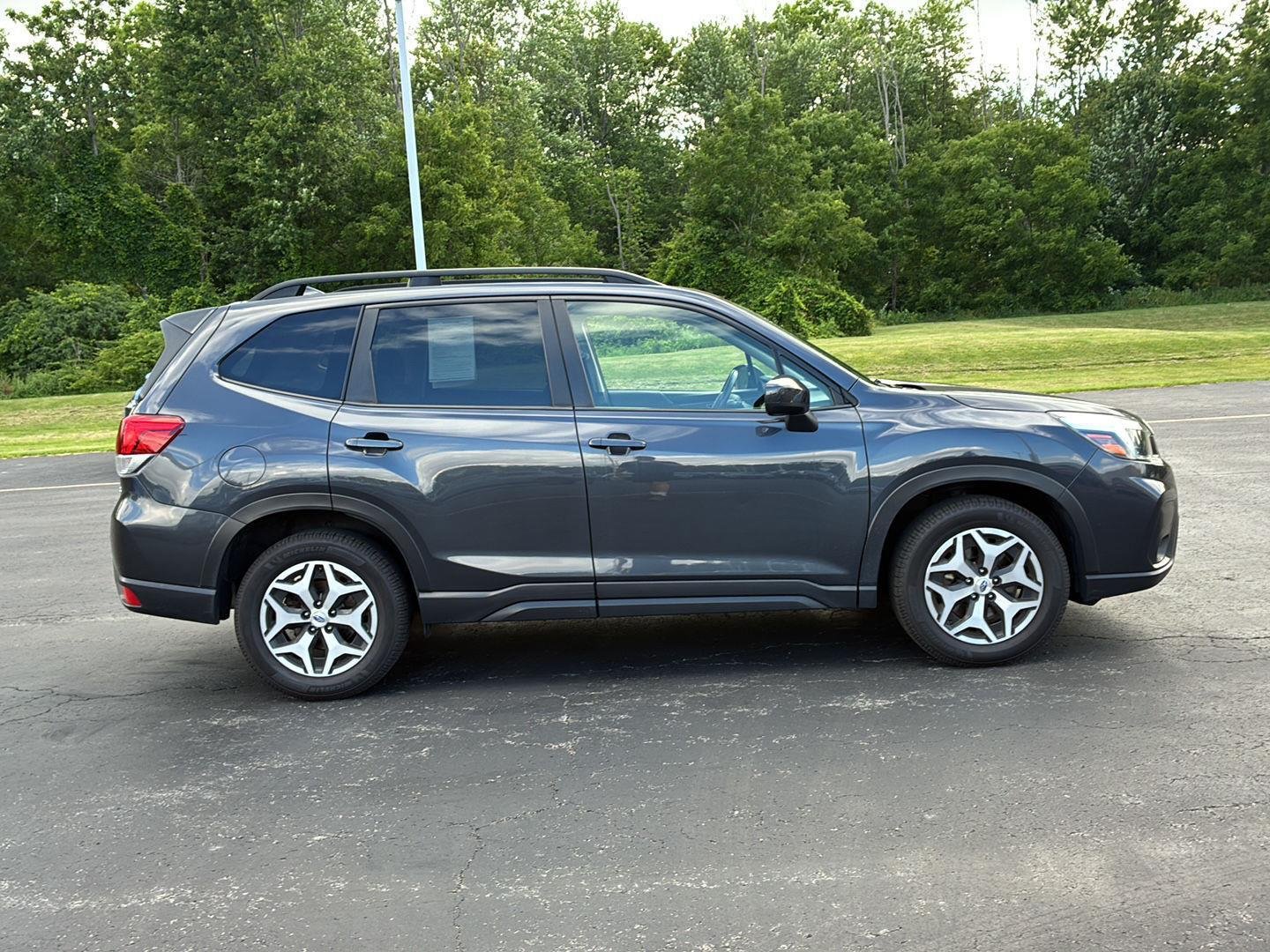 Used 2019 Dark Gray Metallic Subaru Premium image 17