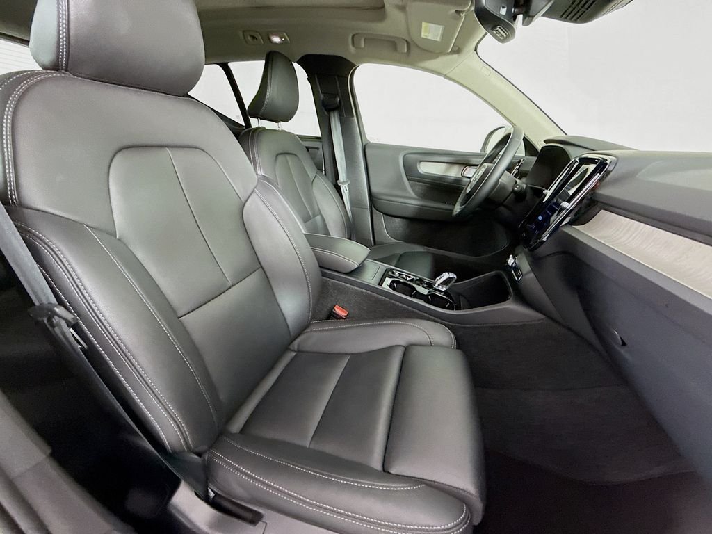 Used 2025 White Volvo B5 Plus Bright Theme image 23