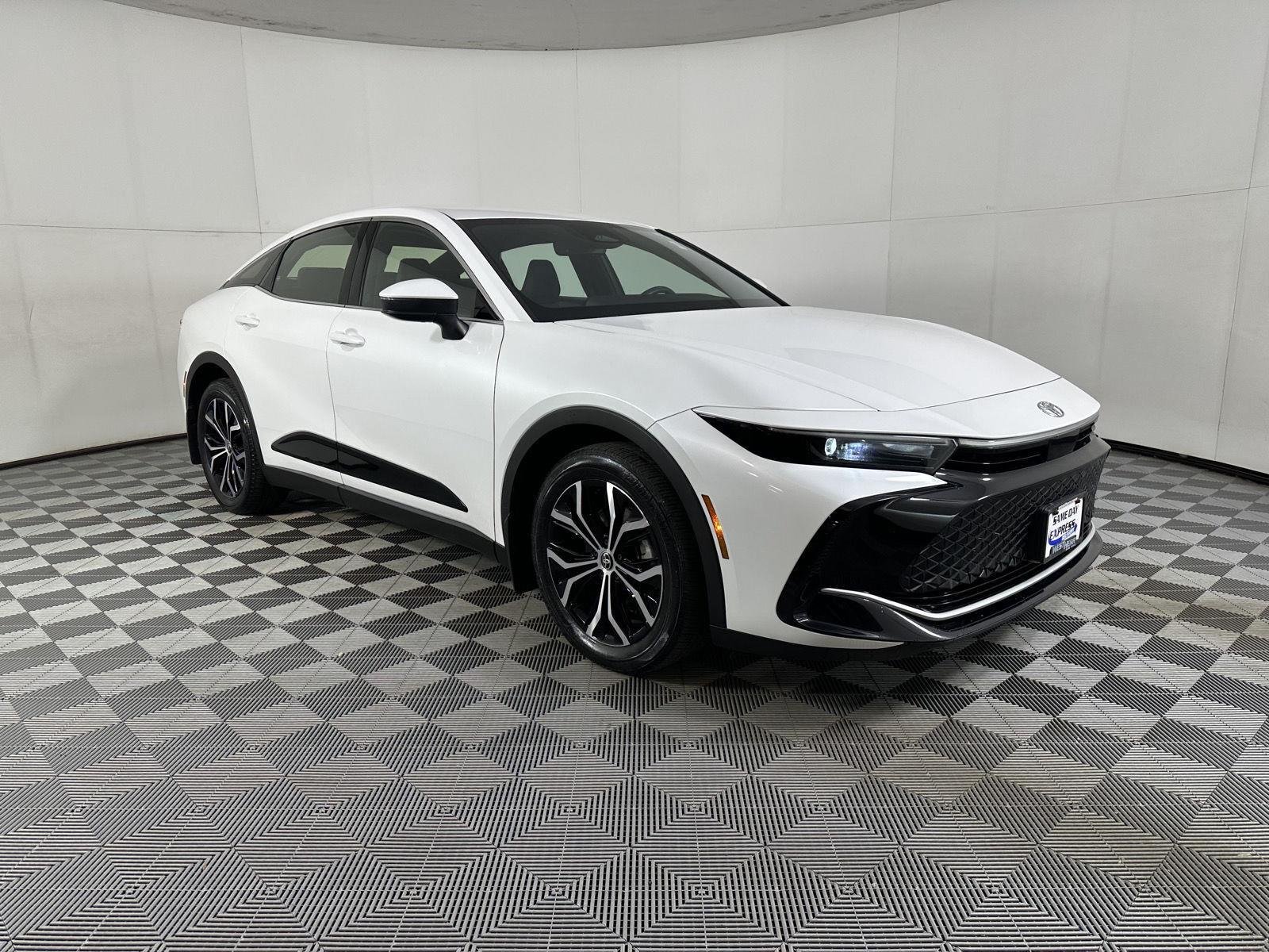 Used 2023 Oxygen White Toyota XLE image 9