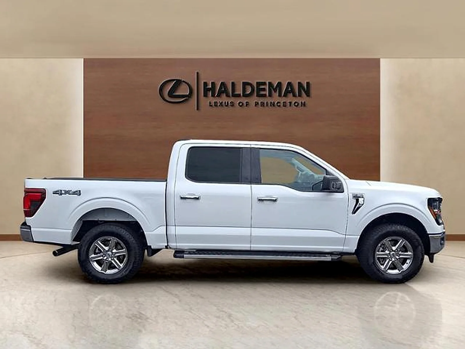 2025 Ford F-150 XLT - Photo 7