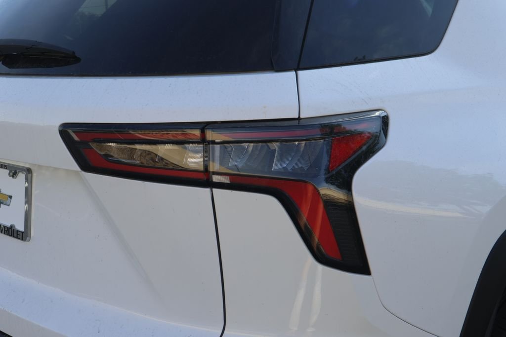 2027 Chevrolet Equinox LT - Photo 7