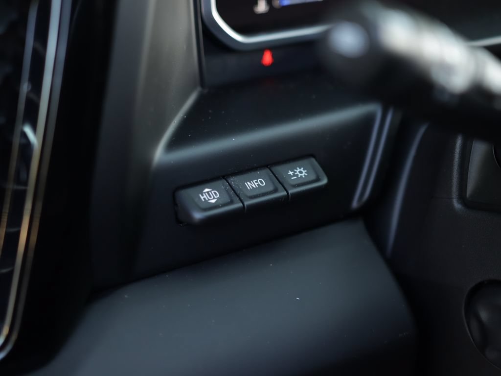 Used 2023 SUMMIT WHITE GMC AT4 image 11