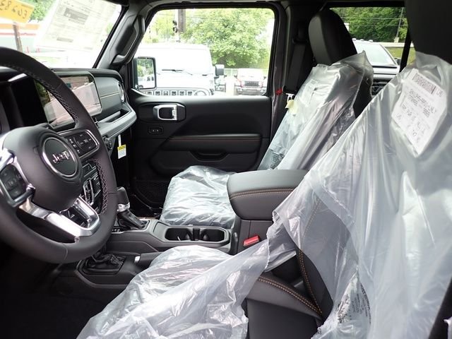New 2026 Granite Crystal Metallic Clear-Coat Exterior Paint Jeep Sahara image 14