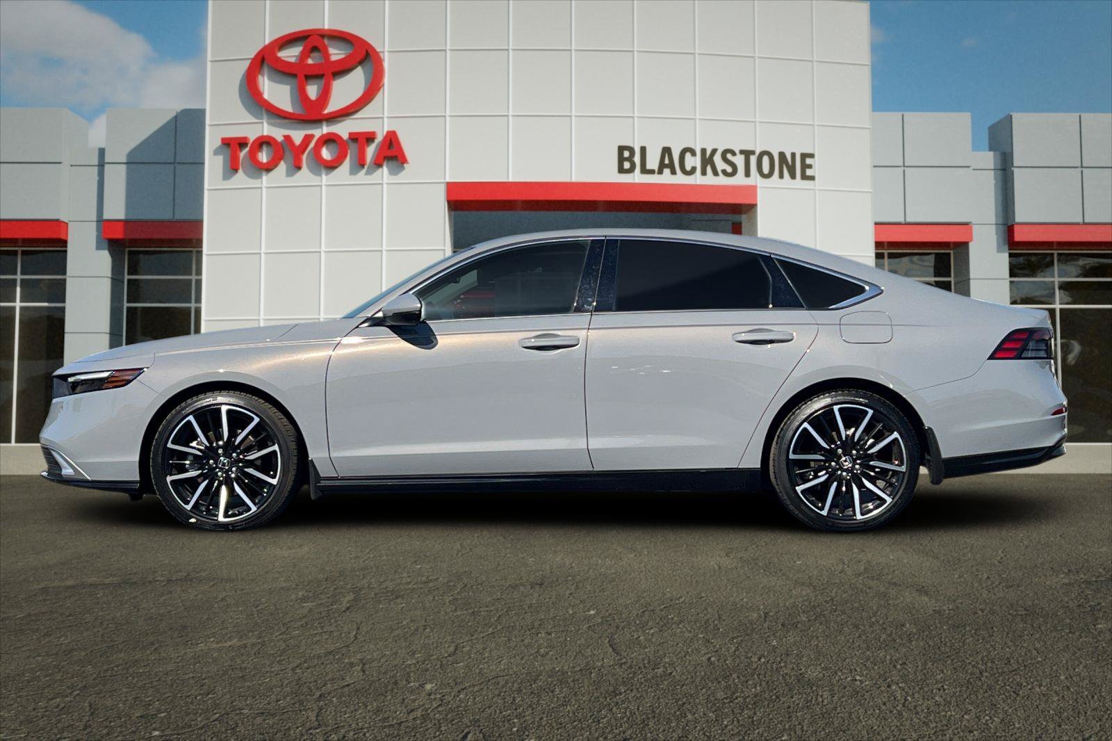 Used 2025 Urban Gray Pearl Honda Touring image 6